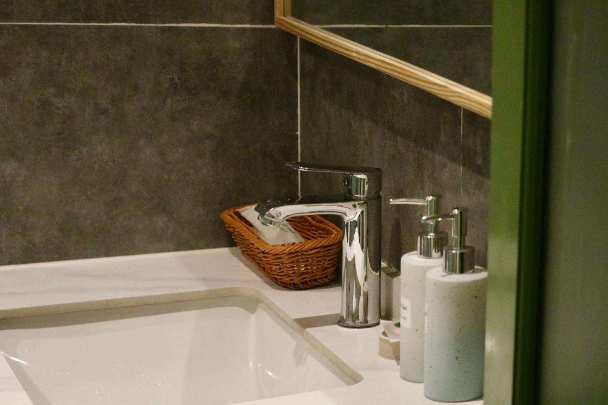 هانوي The Urban Westlake Apartment المظهر الخارجي الصورة